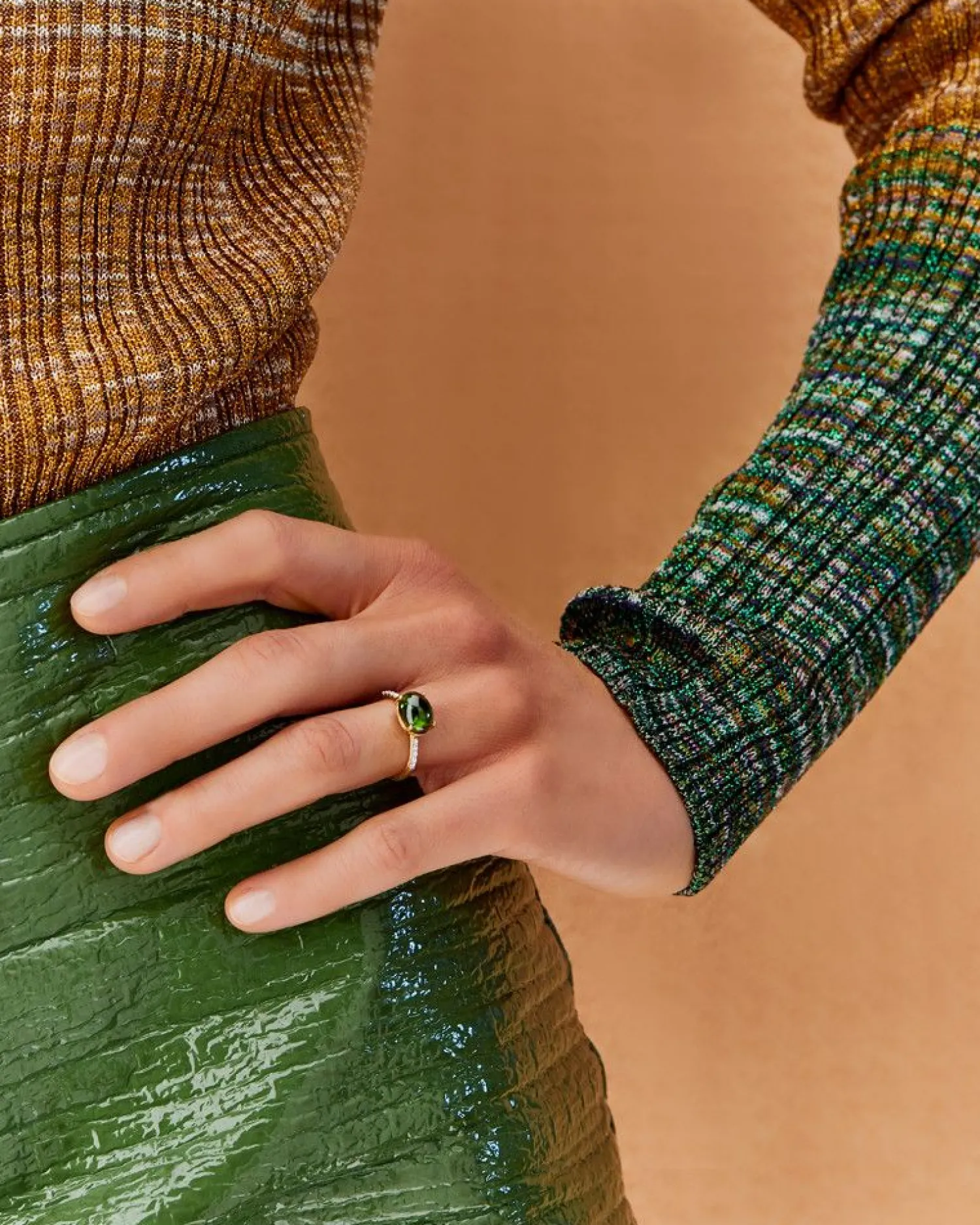 nanis_dancing_in_the_rain_1-5.webp Clearance Dancing in the Rain Ring met Groene Toermalijn AS7-598 Diamanten En Parels | Kleuren En Edelstenen