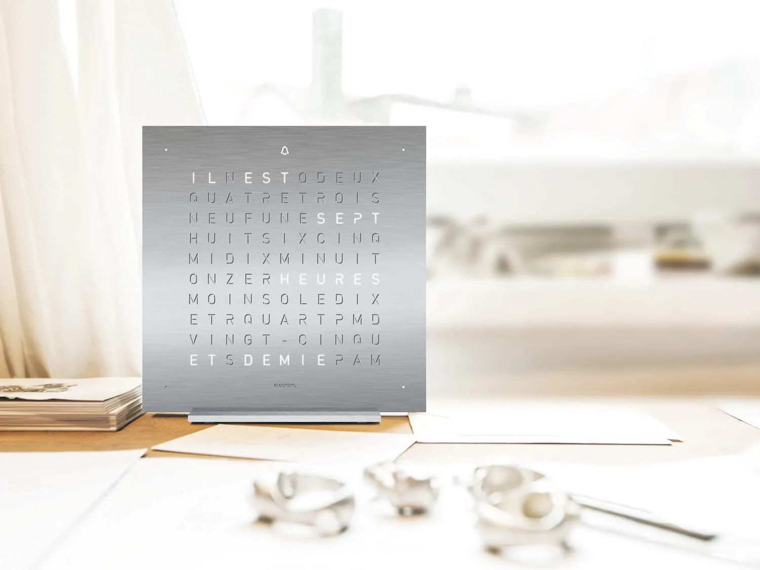 qlocktwo_earth___full_met_1.webp Discount Earth 13.5 - Full Metal Qlocktwo