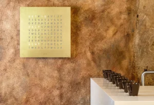 Fashion Earth 45 Creator's Edition - Gold Qlocktwo