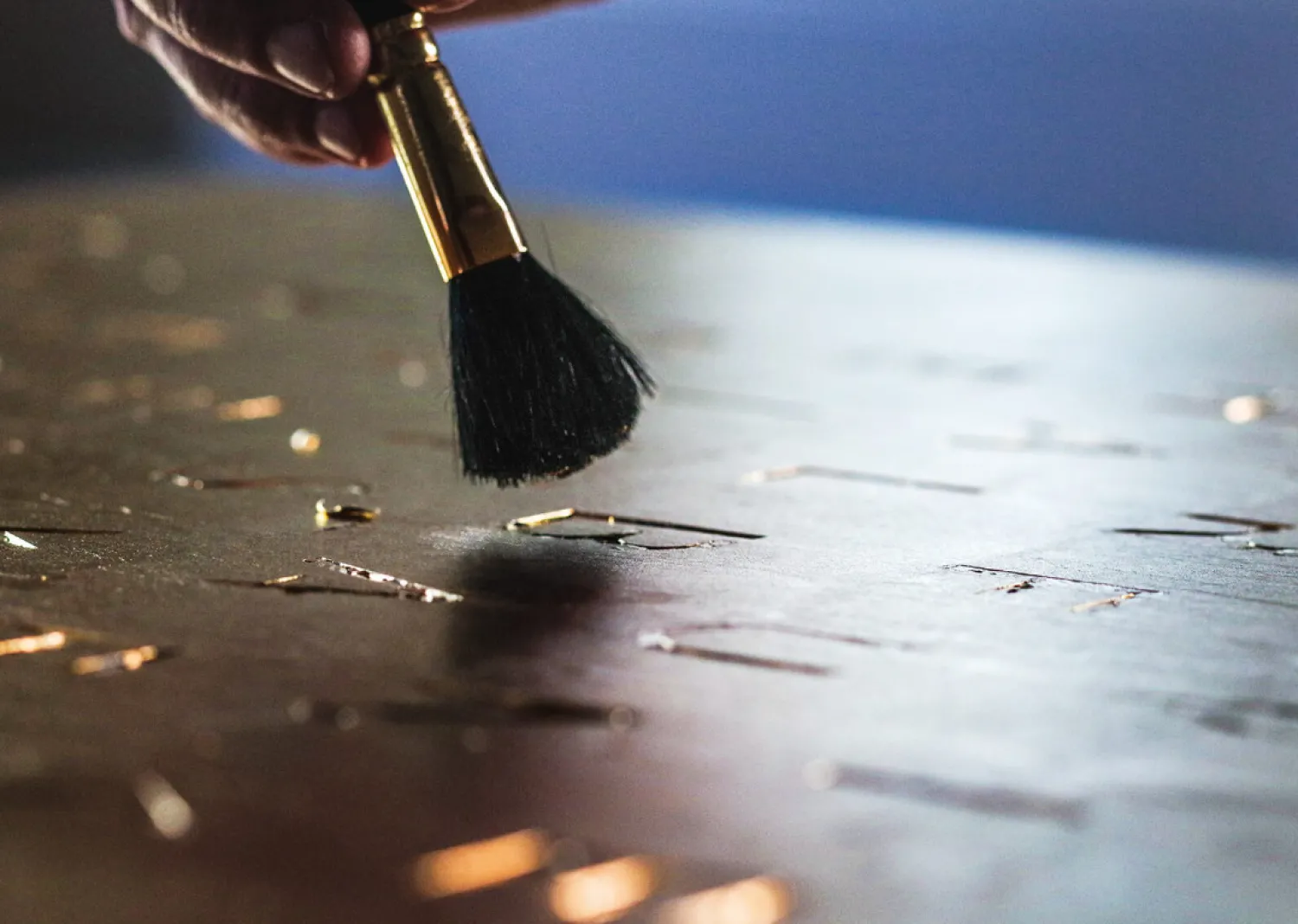 qlocktwo_earth__creators__3.webp Fashion Earth 45 Creator's Edition - Gold Qlocktwo